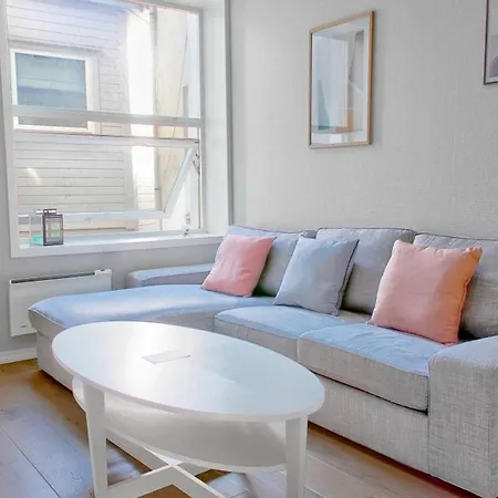 Private In A Quiet And Central Location. Sm41 *